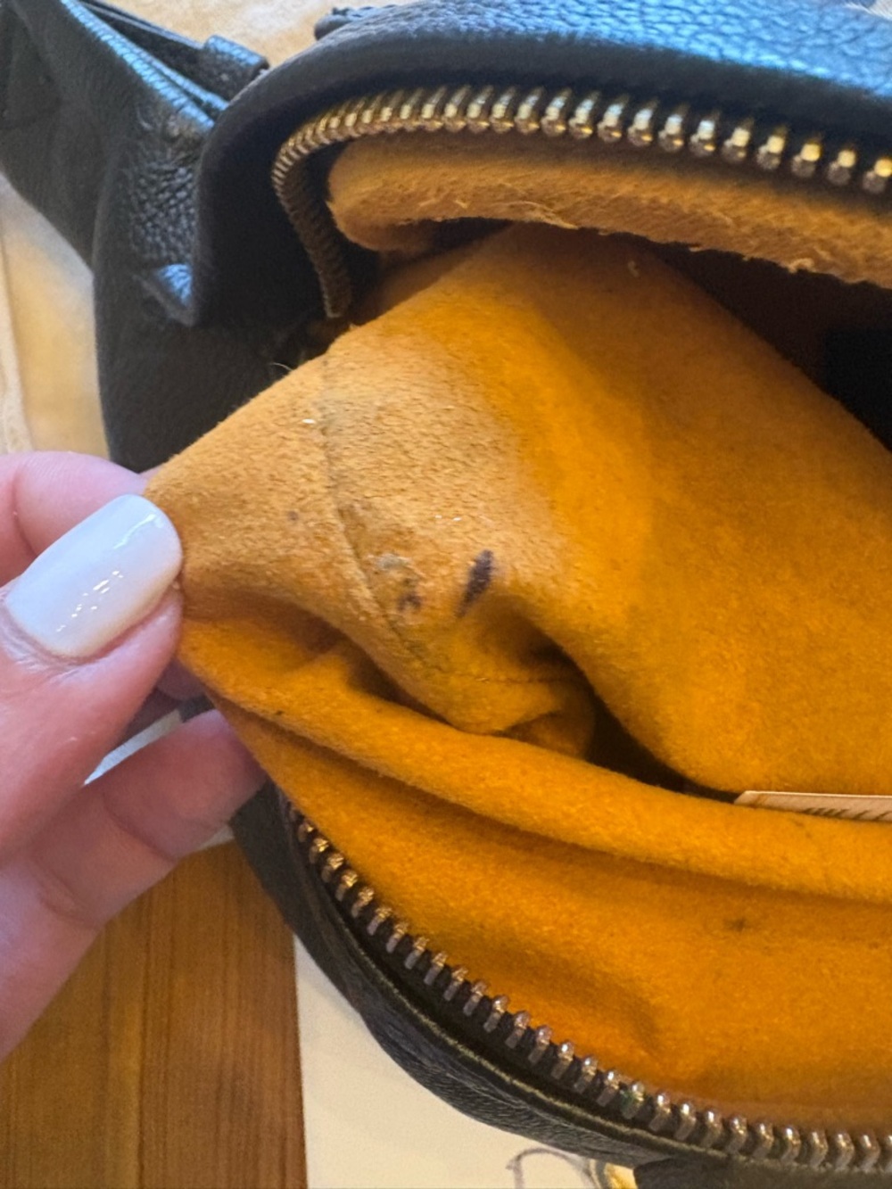 Louis Vuitton Bumbag in Monogram Empreinte leather - Picture 9 of 12